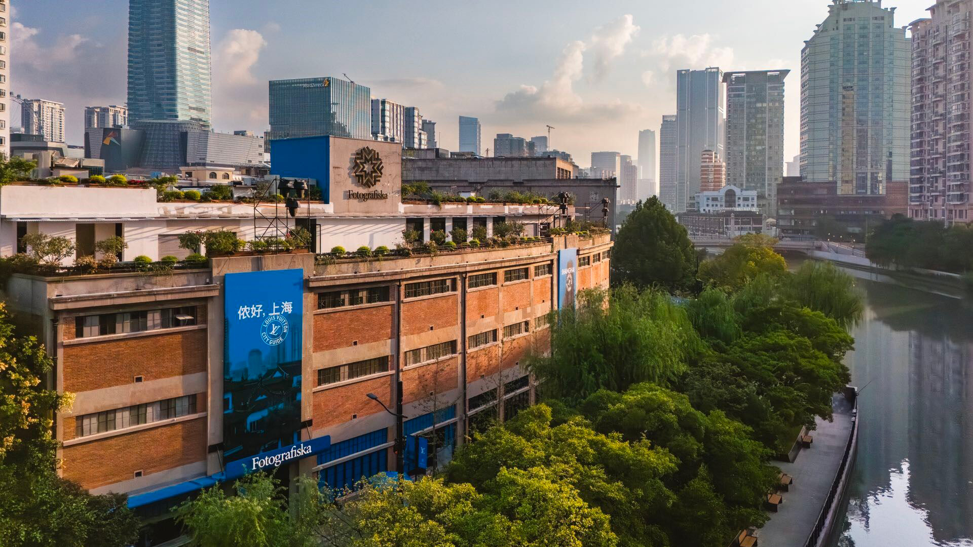 【新品】LOUIS VUITTON 上海 CITY GUIDE Shanghai City Guide Shanghai - Trunks, Travel and Home - Library